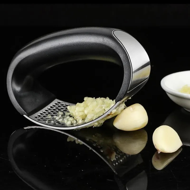 Stainless Steel Manual Garlic Press - Compact and Efficient Kitchen Gadget for Mincing Garlic